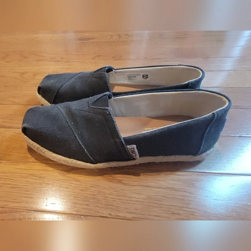 TOMS Women’s Classic Espadrille Slip-On – Black
